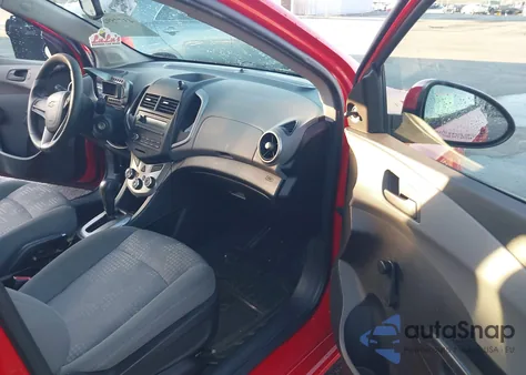 2015 Chevrolet Sonic Ls Auto z USA, uszkodzony, nr VIN 1G1JA6SH8F4201615